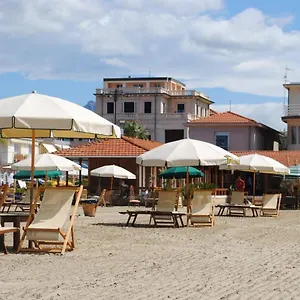 Hotell Tina, Viareggio